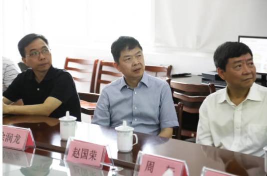 6月4日，省市场监管局党委委员、副局长，省药品监管局党组书记、局长徐润龙带队来公司开展“三服务”活动